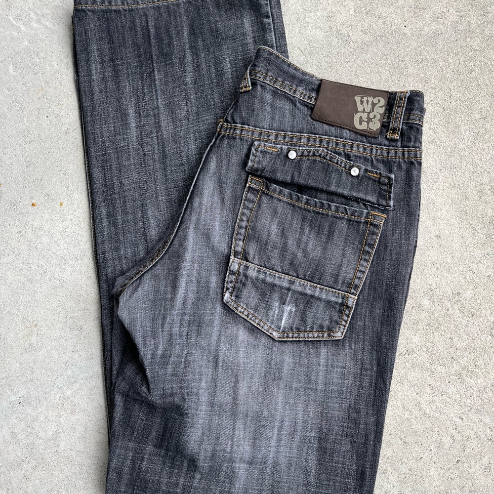 Gray Relaxed Fit Jeans with Subtle Distressing
